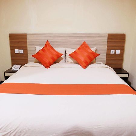 Agraha Andalas Hotel Makassar Exterior photo
