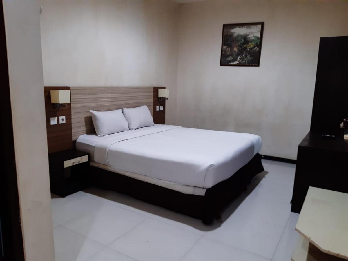 Agraha Andalas Hotel Makassar Exterior photo