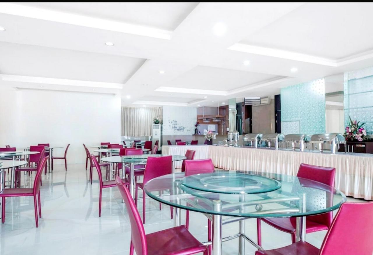 Agraha Andalas Hotel Makassar Exterior photo