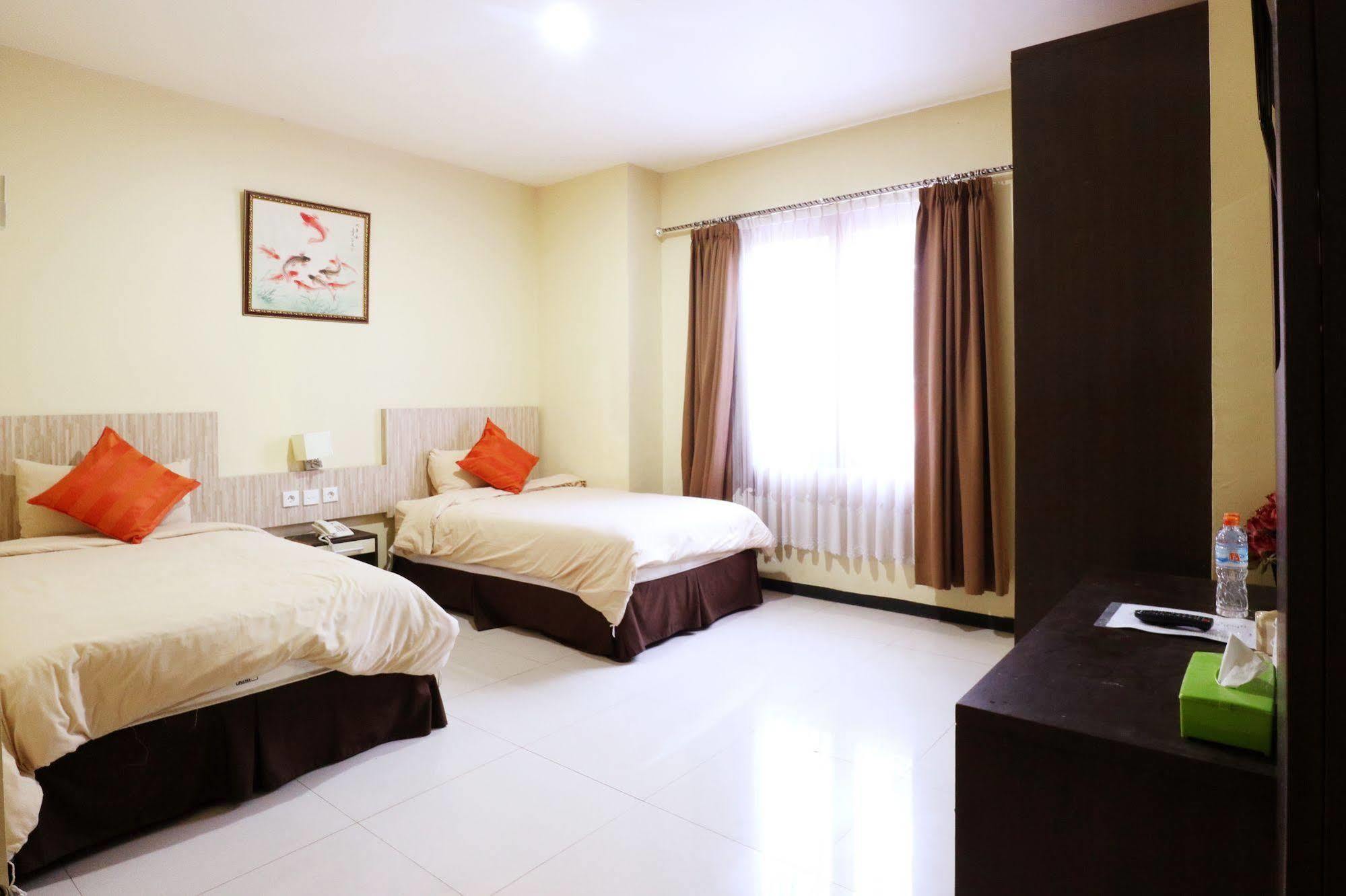 Agraha Andalas Hotel Makassar Exterior photo