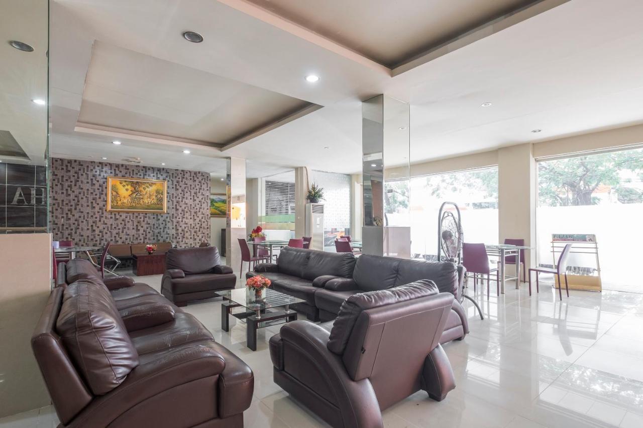 Agraha Andalas Hotel Makassar Exterior photo