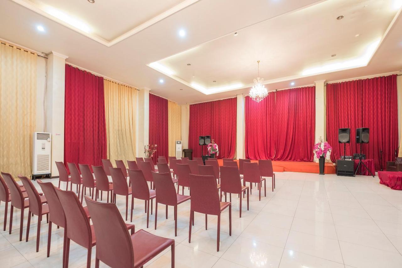 Agraha Andalas Hotel Makassar Exterior photo