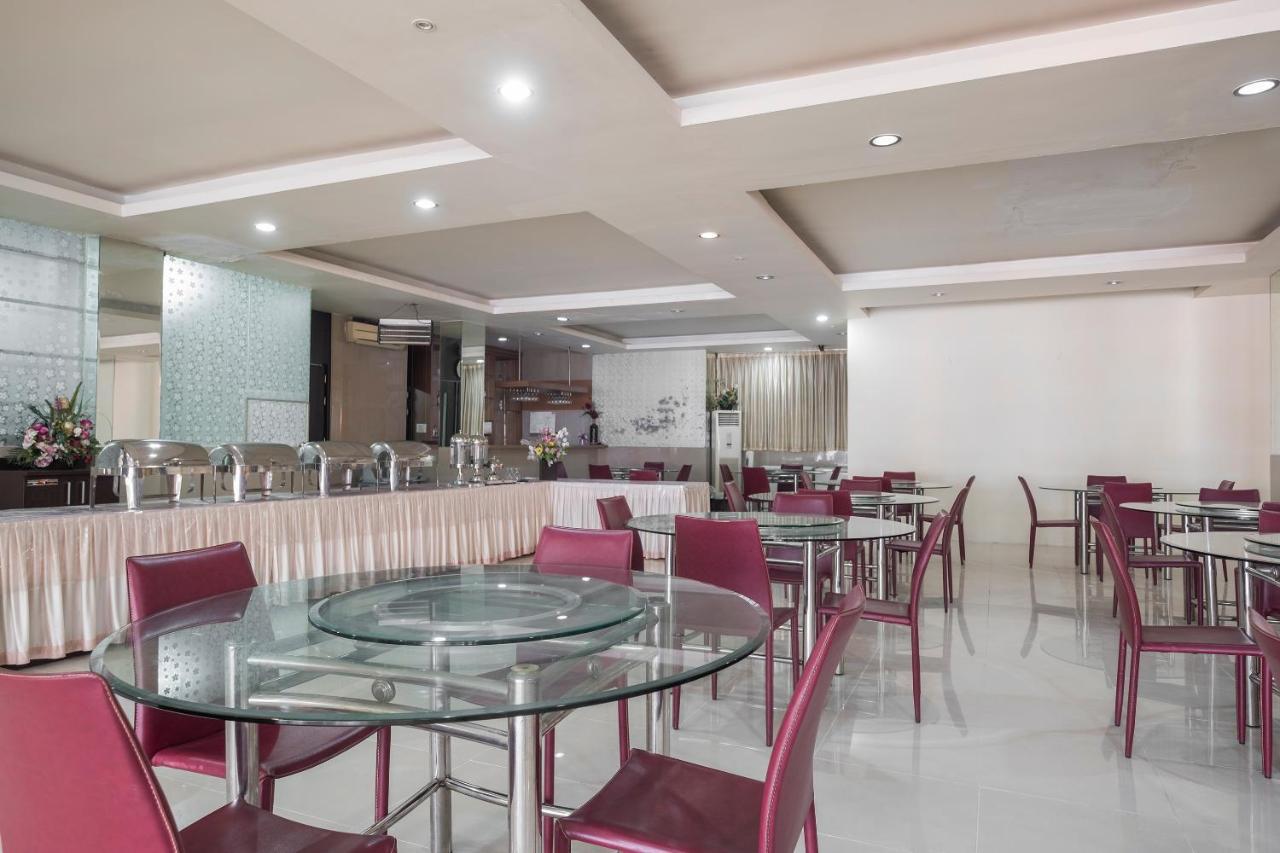 Agraha Andalas Hotel Makassar Exterior photo