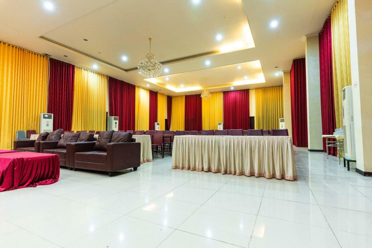 Agraha Andalas Hotel Makassar Exterior photo