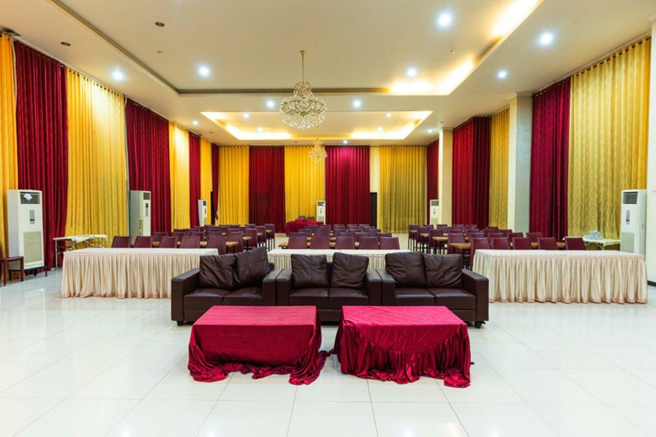 Agraha Andalas Hotel Makassar Exterior photo