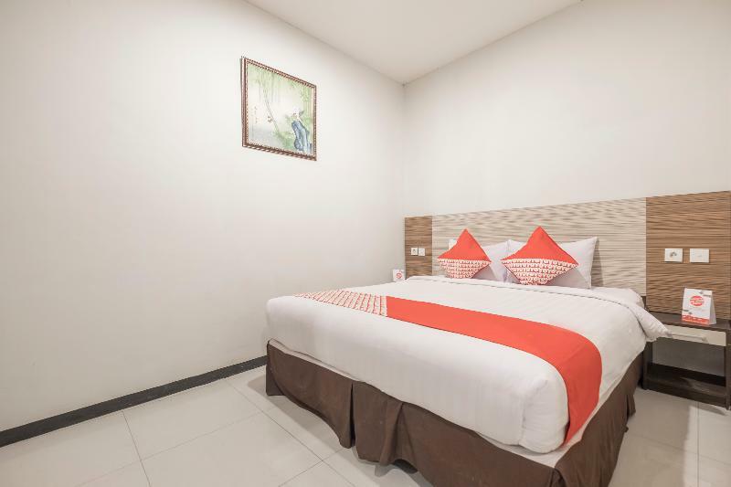 Agraha Andalas Hotel Makassar Exterior photo
